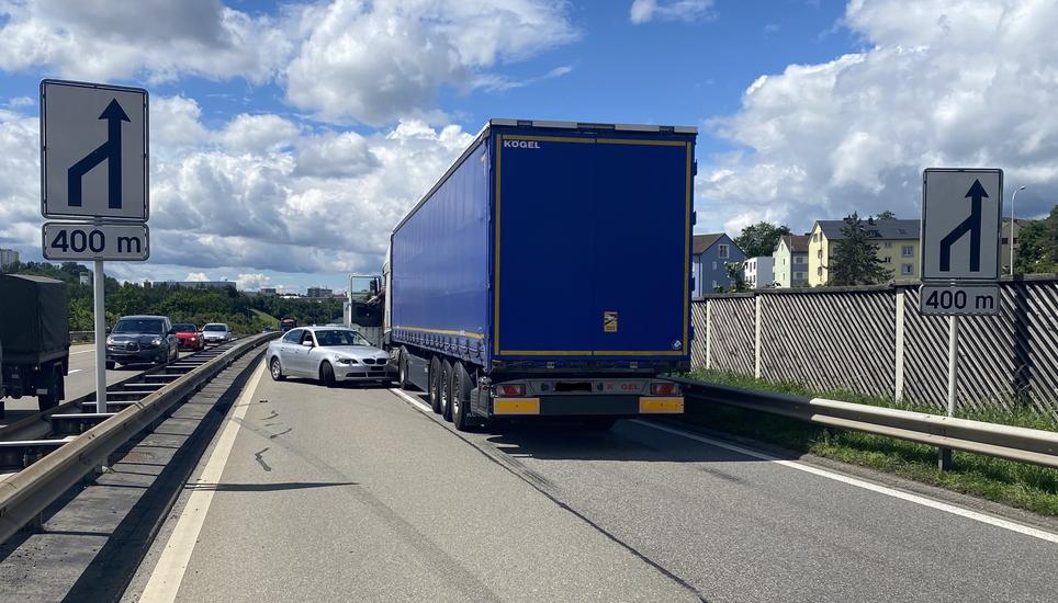 Der Unfall ereignete sich auf der A4 auf Höhe Herblingen. Bild: SHPol