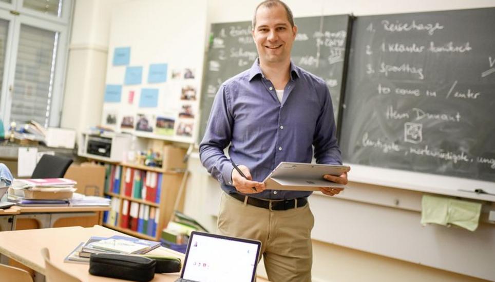 Im Bereich Digitalisierung könnten Lehrer von Schülern lernen, sagt Mario Hartmann, Sekundarschullehrer und Schulinformatik-Koordinator. Bild: Melanie Duchene