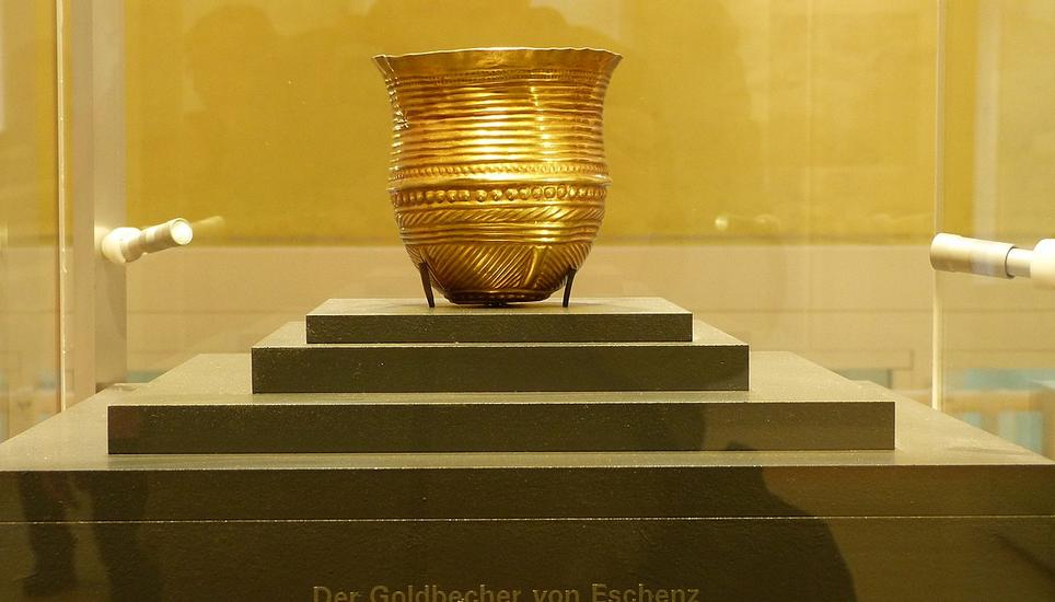 Wurde 1916 bei Eschenz entdeckt: Der «Goldbecher von Eschenz». Liegen vielleicht noch mehr Schätze in der Erde? Bild: Wikimedia