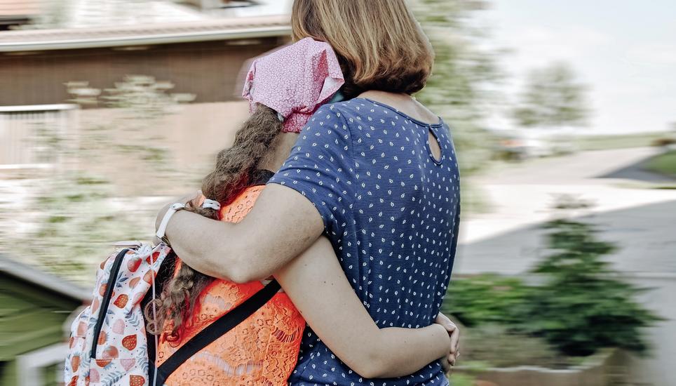 Fina und ihre Mutter Katharina vereint im Kampf gegen Kinderkrebs. Bilder: Alexander Joho