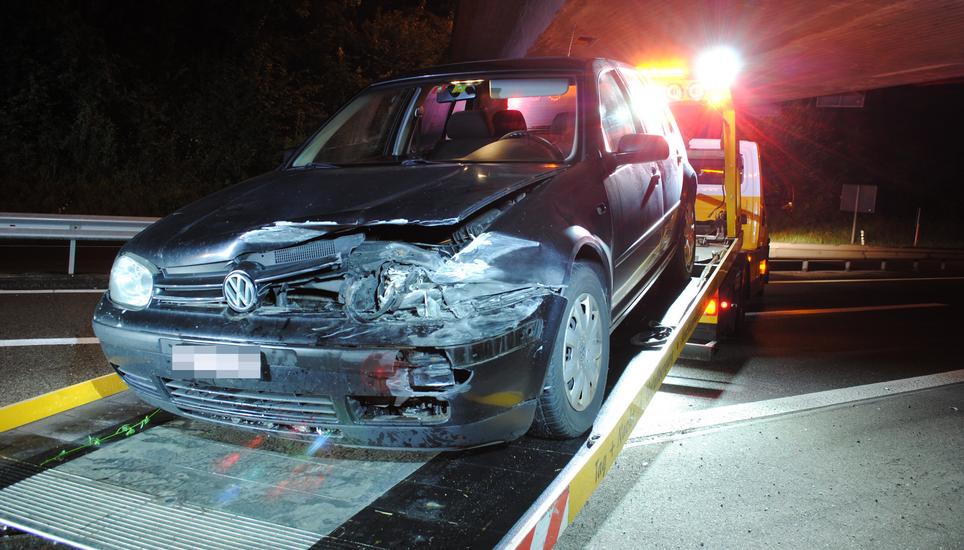 An dem Auto entstand Totalschaden. Bild: SHPol