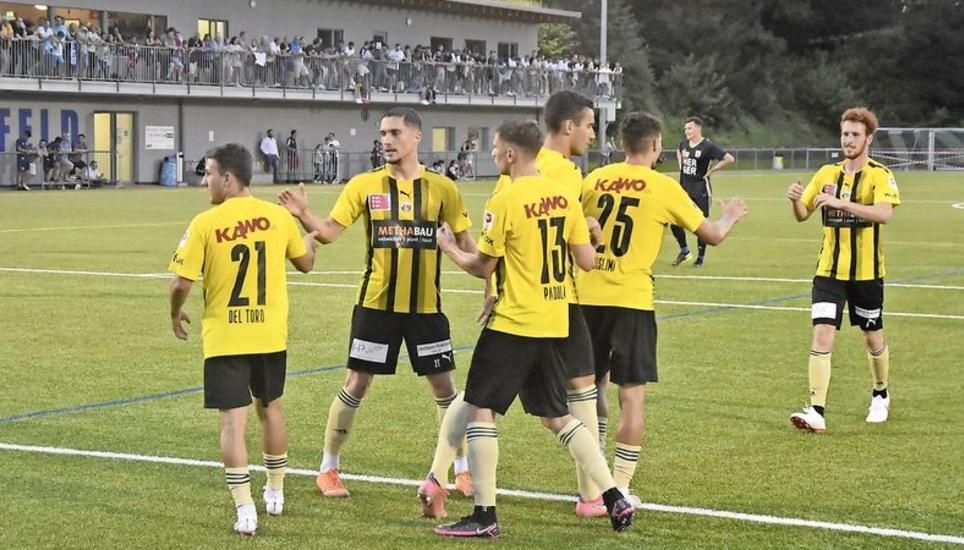 Schaffhauser Torjubel zuhauf gab es beim 7:0-Kantersieg im Binninger Stadion Spiegelfeld zu sehen, links der Torschütze zum 1:0, Danilo Del Toro.