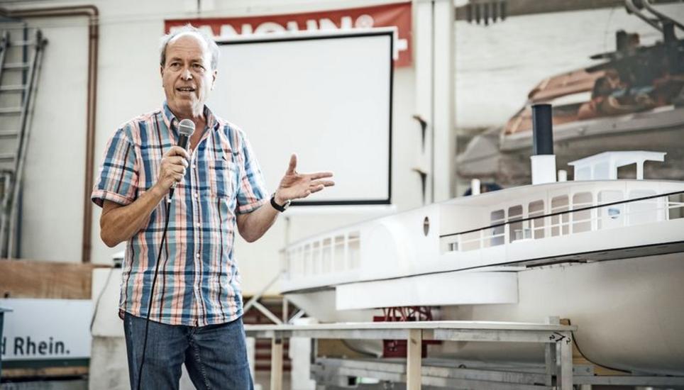 Chris van Rekum vom Verein Pro Dampfer hat rund 500 Arbeitsstunden in das originalgetreue Modell des Raddampfers investiert. Bild: Roberta Fele