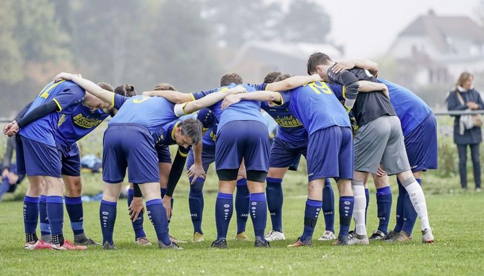 Einschwören auf den gemeinsamen Auftritt: Wie hier der FC Ramsen machen das auch die anderen Clubs. Bild: Roger Albrecht