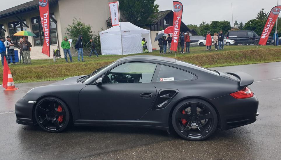 Das ist das Auto von Neel Jani, dem Schweizer Rennsportstar und wohl prominentesten Fahrer am Bergrennen Oberhallau. Bild: Larissa Maruna