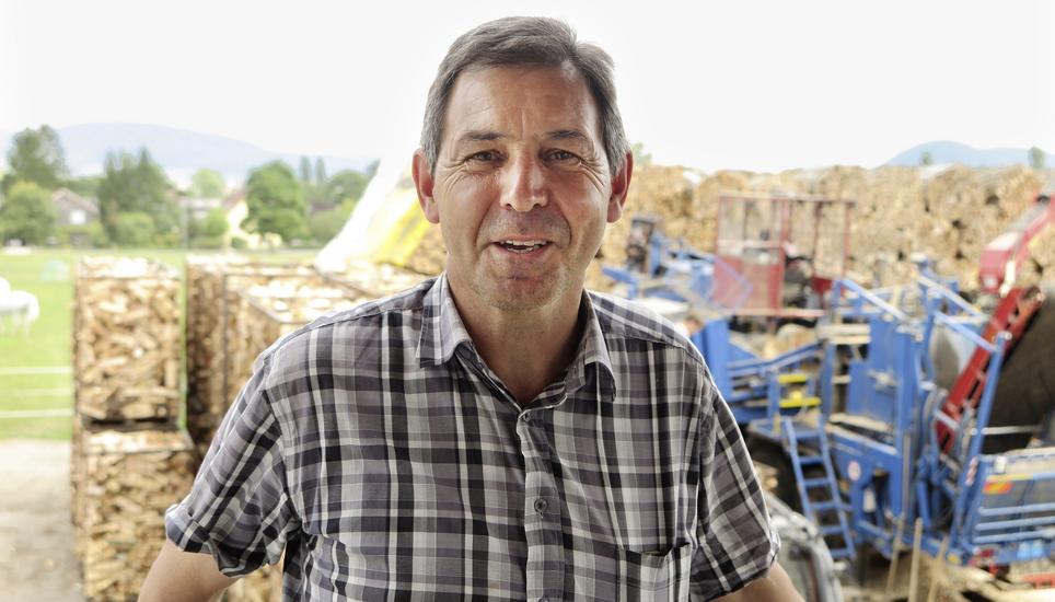 Robert Roth, der Präsident der SVP Hallau, erläutert den Gesinnungswandel bei der Gosu. Bild: Rolf Hauser