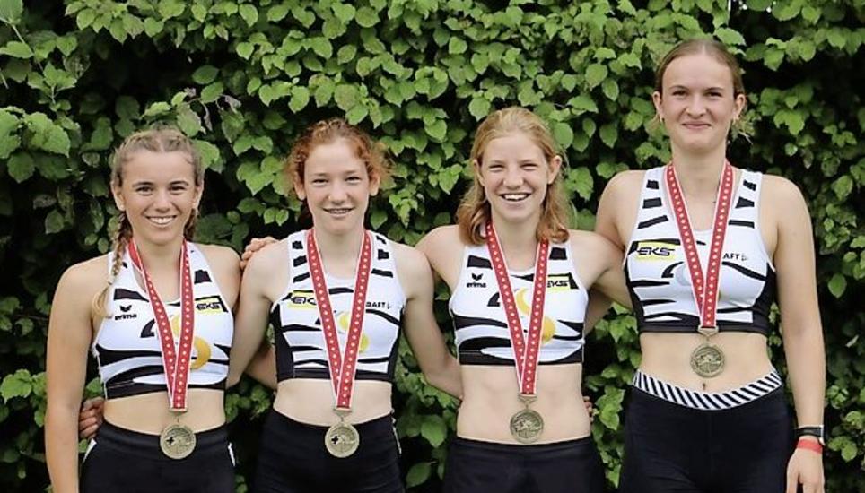 Bronze für die U 18-Staffel des LC Schaffhausen mit (v. l.) Celine Kläui/Amaja Rahm/Malin Rahm/Lisa Hohermuth.