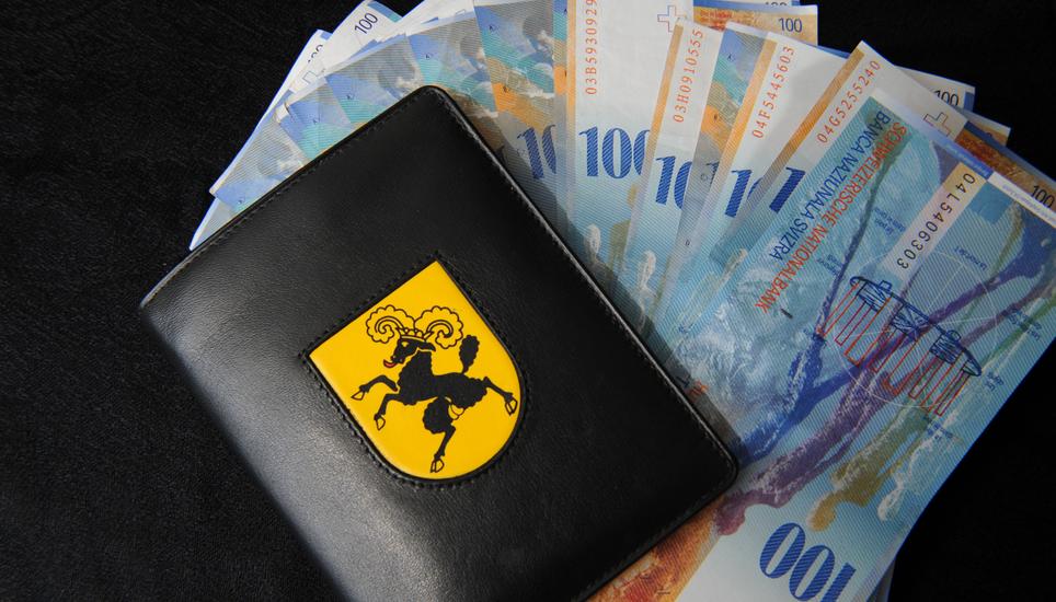 Kantonsredaktor Dario Muffler mahnt zur Vorsicht im Umgang mit den Kantonsfinanzen. Symbolbild: SN-Archiv