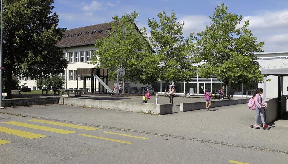 Ganz am Ende des Spielfelds soll die neue Oberstufenschule für die Schülerinnen und Schüler der Verbands- und Anschlussgemeinden gebaut werden. Bild: Rolf Hauser