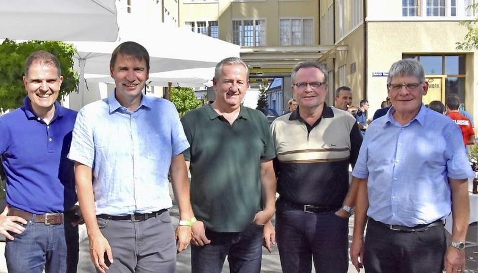 Interessierte Zuschauer: (v.l.) Die Regierungsräte Dino Tamagni und Patrick Strasser mit Neuhausens Gemeinderäten Andreas Neuenschwander, Christian Di Ronco und Ruedi Meier.