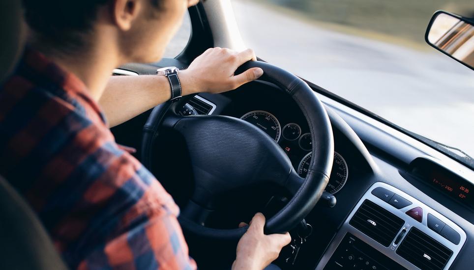 Der Raser konnte von der Verkehrspolizei gestoppt werden. Symbolbild: Pixabay