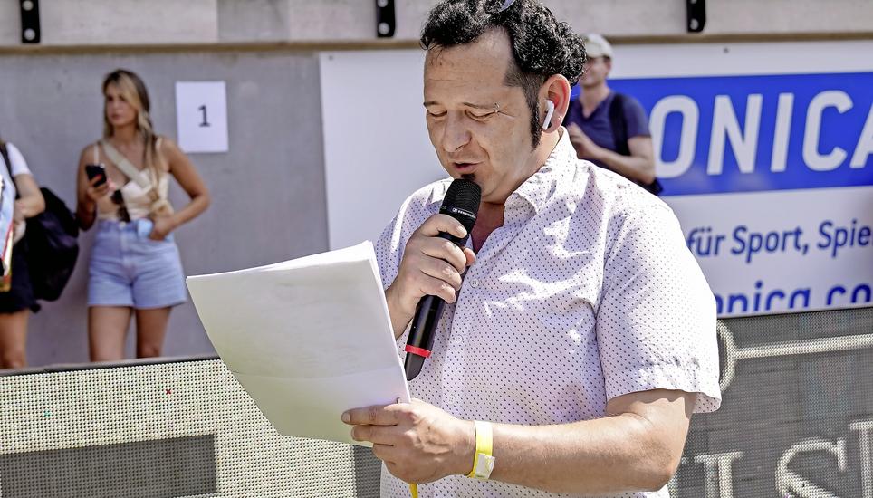 Immer im Einsatz für den FC Schaffhausen: Ronny Bien ist Medienchef und Speaker in Personalunion. Bild: Roger Albrecht