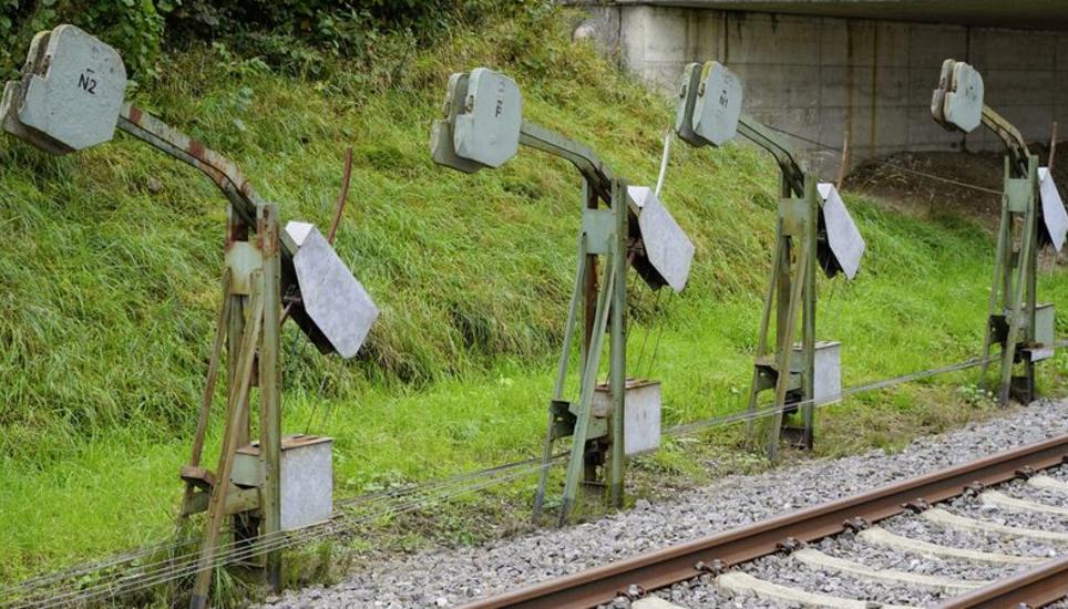 Der Bahnhof Neunkirch wird von handgreiflicher Mechanik regiert. Bild: Tobias Bolli