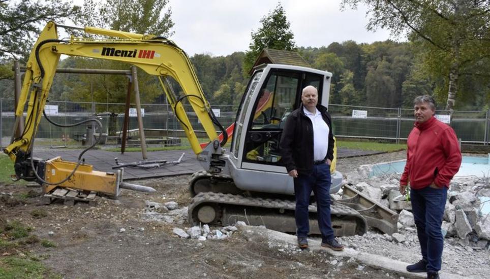 Gemeinderat Beat Weingartner (l.) und Bademeister Beat Wüthrich. Bild: Thomas Güntert