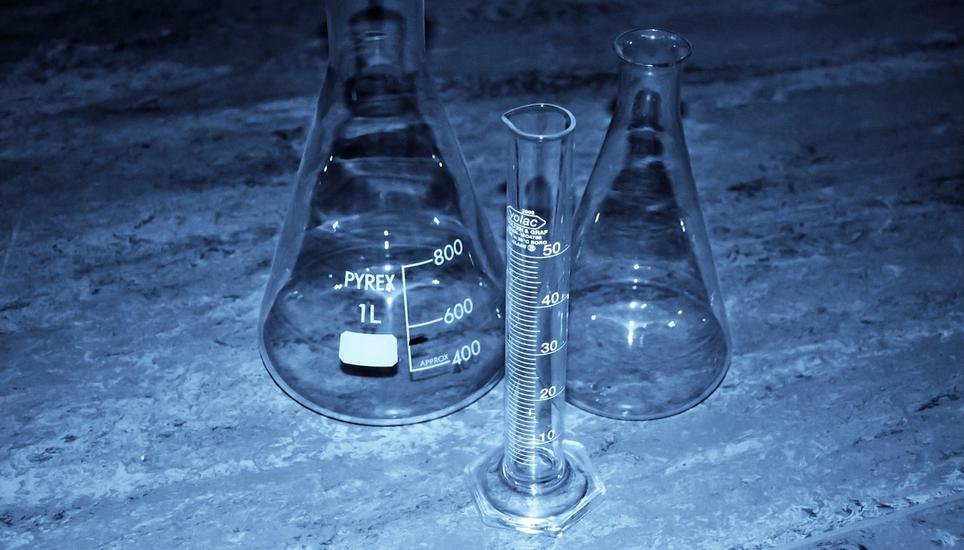 Im Singener Hegau-Gymnasium wurde ein Experiment mit Knallgas durchgeführt. Aus noch unerklärlichen Gründen gab es dabei eine Explosion. Symbolbild: Pixabay