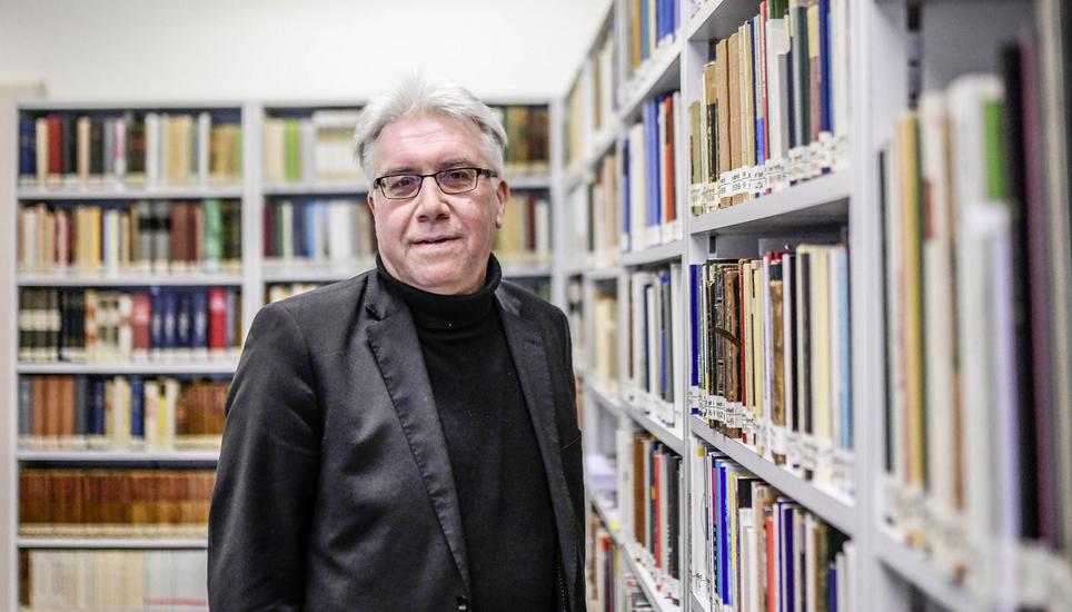 Hier gibt es noch viel zu entdecken: Oliver Landolt im Schaffhauser Stadtarchiv. Bild: Melanie Duchene