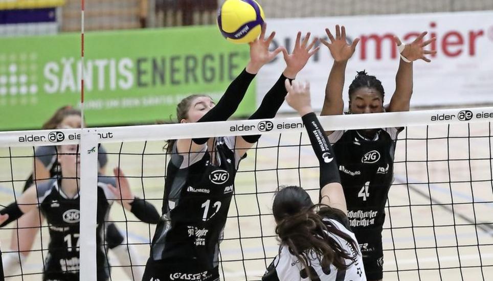 Nicht alltäglich: Der Kanti-Doppelblock mit Wiebke Silge(12) und Karis Watson (4). Bild: Werner Schläpfer