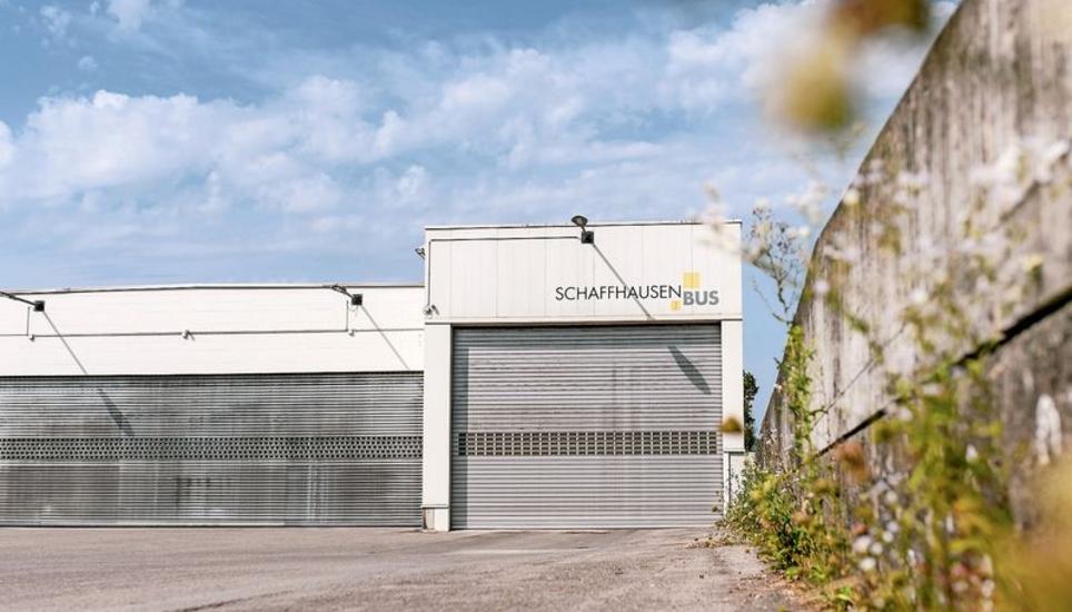 Am Busdepot in Schleitheim hängen 31 Arbeitsplätze. Bei einem Abriss gingen sie der Gemeinde verloren. Bild: Melanie Duchene