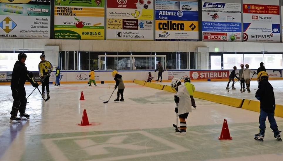 Der Ferienkurs des EHC Schaffhausen ist erfolgreich gestartet. Bild: Ella Ricci