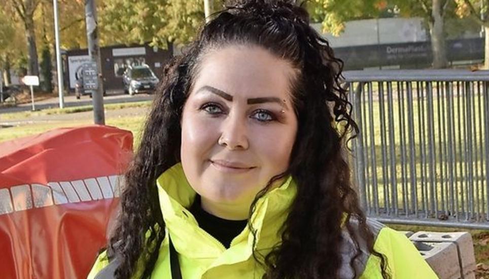 Claudia Gallicchio macht Verkehrsdienst und mehr an der Herbstmesse. Bild: Gian Schäppi