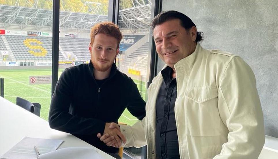 Serge Müller mit Clubbesitzer Roland Klein. Bild: zvg/FB FC Schaffhausen
