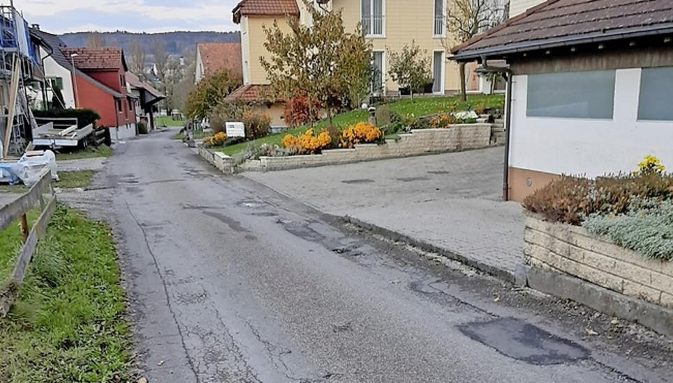 Anwohner der Staaderstrasse in Eschenz wehren sich gegen eine Kostenbeteiligung beim Ausbau der Strasse. Bild: Thomas Martens
