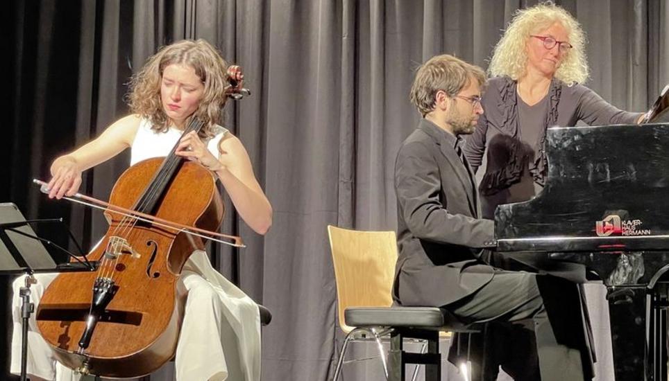 Anastasia Kobekina und Jean-Sélim Abdelmoula: Ein kongeniales Duo. Bild: Matthias Zweifel