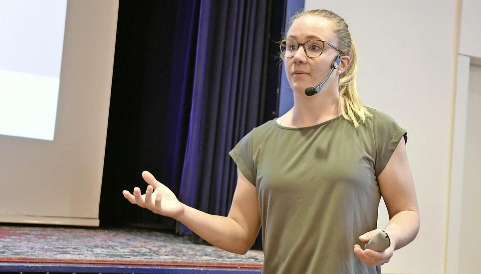 Ariella Kaeslin hielt vor den Sponsoren des VC Kanti einen eindrücklichen Vortrag über ihr Leben als Spitzensportlerin und die Zeit danach. Bild: hcs