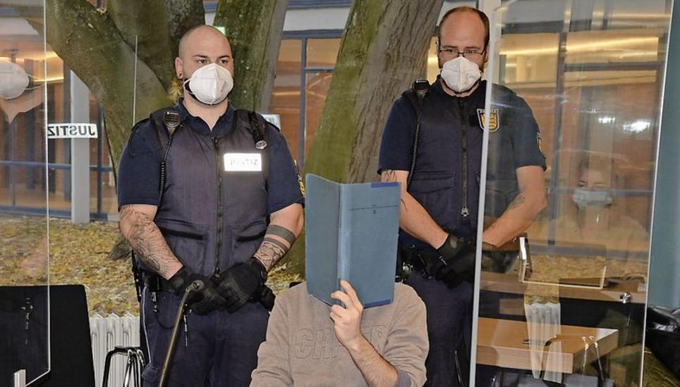 Der 37-Jährige wurde gestern vom Land-gericht Konstanz zu einer Haftstrafe verurteilt. Bild: Thomas Martens