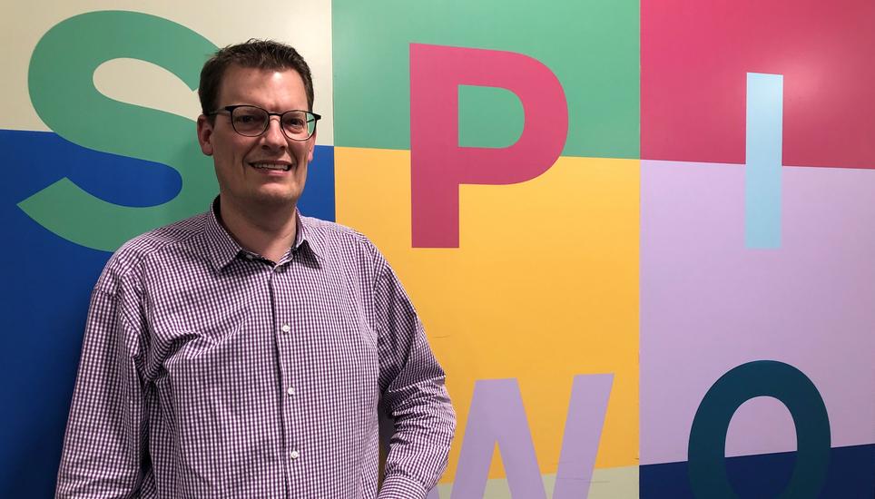 Der Lehrer Christoph Tschaggelar hat das Programm mitbetreut. Bild: Radio Munot