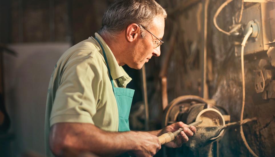Ältere Arbeitnehmer brauchen nach einer Entlassung oftmals länger als junge, bis sie wieder eine Stelle gefunden haben. Bild: Pexels