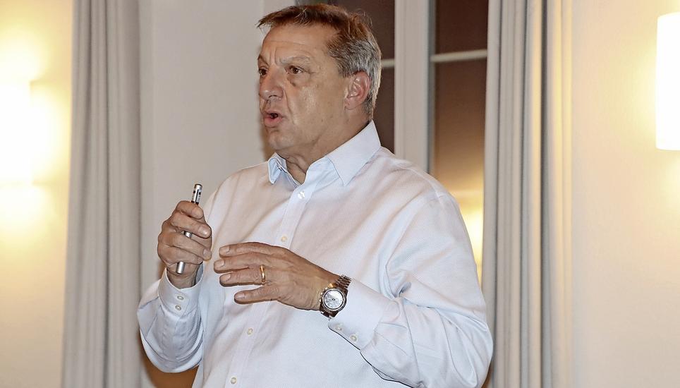 Kewy-Verbandspräsident Daniel Fehr konnte die Delegierten für den ersten Schritt für die Einführung einer zusätzlichen Separatsammlung begeistern. Bild: Roland Müller