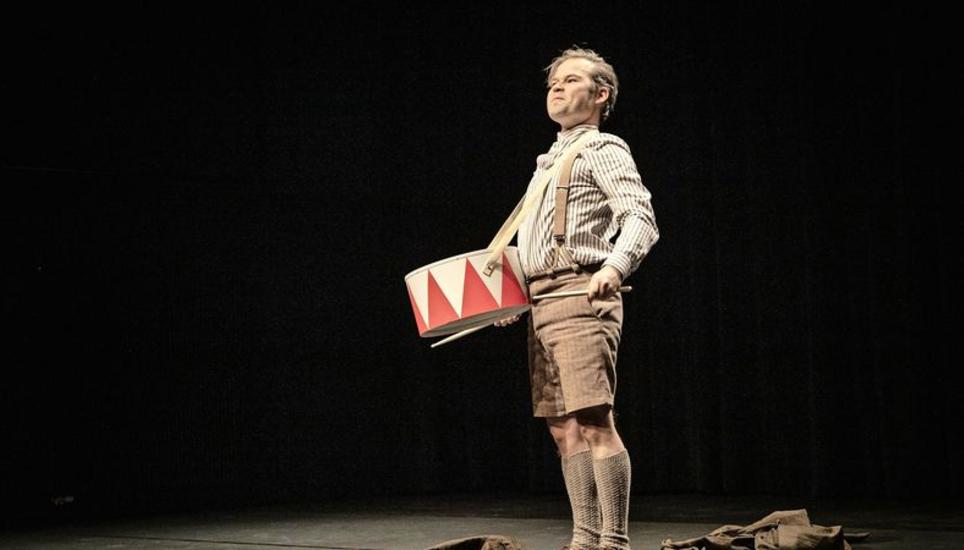 Michael von Burg brillierte mit der hochklassigen Adaption der Eröffnungsszene des Romans «Die Blechtrommel» von Günter Grass. Bilder: Roberta Fele