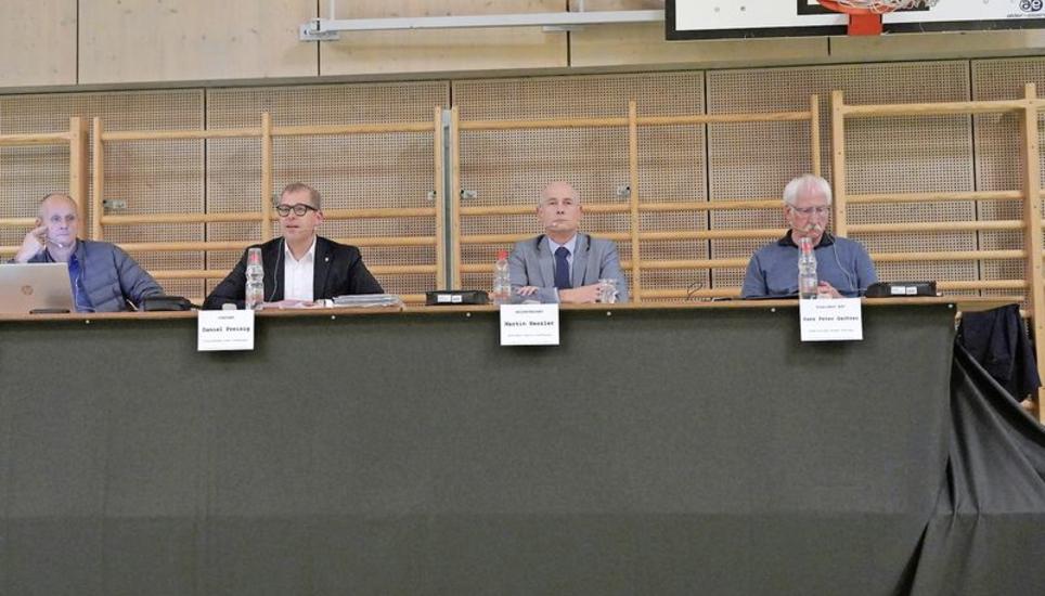 Urs Fischer, Daniel Preisig, Martin Kessler und Hans Peter Gächter (v. l.) während des Podiumsgesprächs. BILD TOBIAS BOLLI