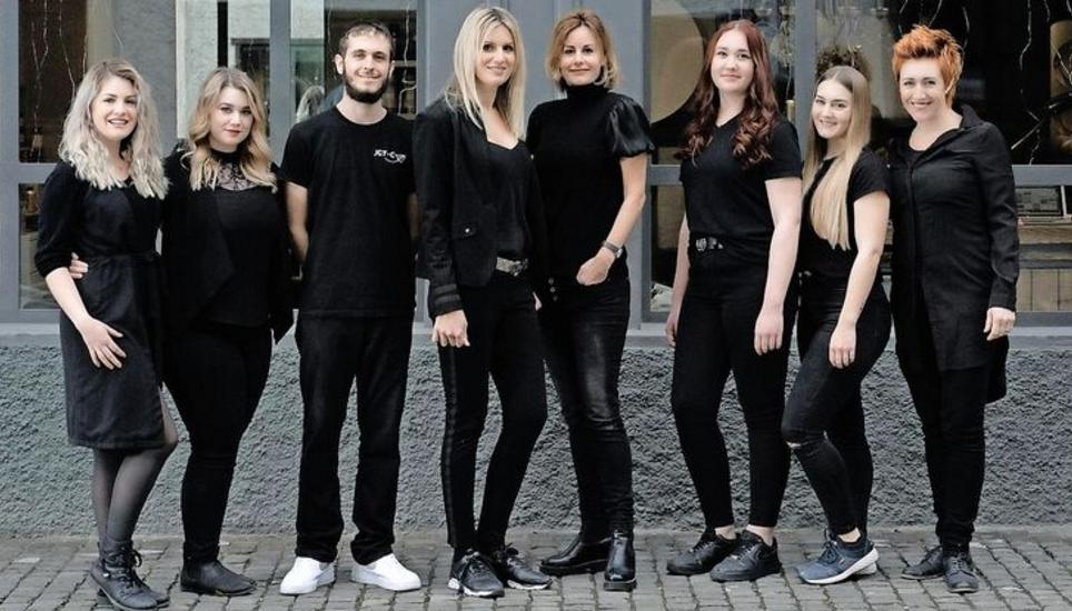 Das Team (v. l.): Angela Murer, Carol Geiger, Fabio Bortone, Karin Di Sabatino, Andrea Ott, Linda Keller, Ivana Krähenmann, Sabine Hinz. Es fehlt Alina Hedinger. Bild: zvg