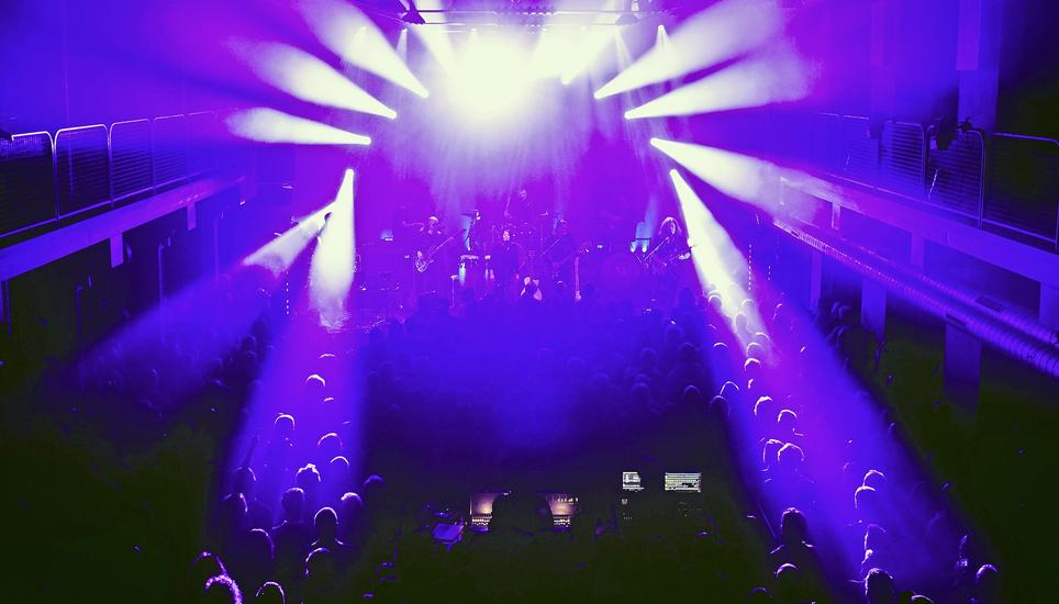 Fast drei Stunden lang verzauberten Crazy Diamond mit ihrer Show das Publikum in der Kammgarn. Bild: Melanie Duchene