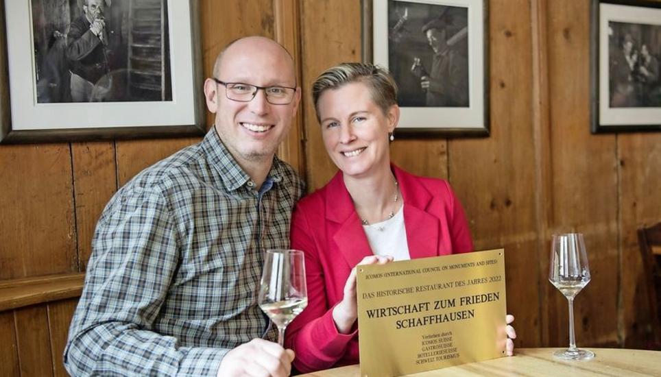 Heidi und Fabrice Bischoff freuen sich über eine weitere Auszeichnung. Bild: Jeannette Vogel