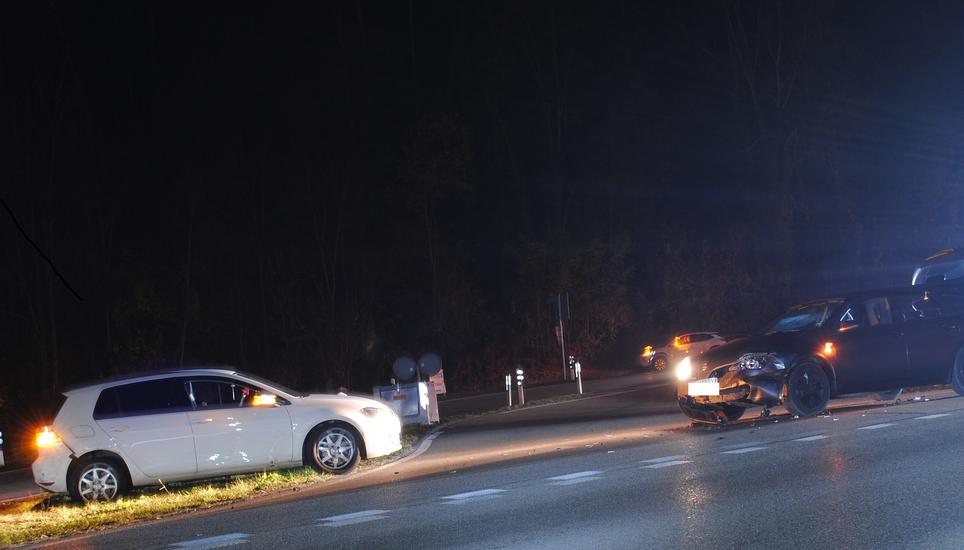 Die beiden Autos mussten abgeschleppt werden. Dadurch war die Ausfahrt Bibern/Thayngen kurzzeitig gesperrt. Bild: zVg/SHPol