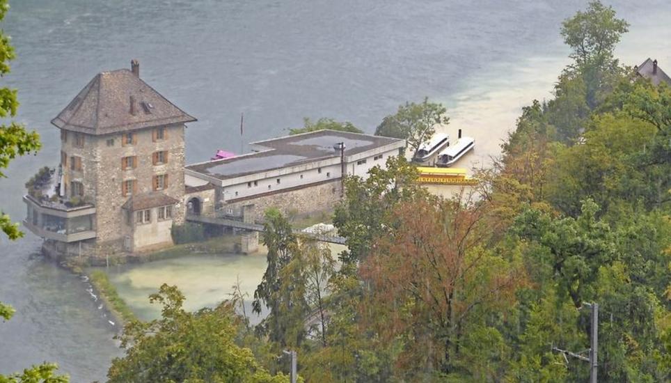 2018 färbte sich das Wasser beim Schlössli Wörth infolge starker Regenfälle und einer überlasteten Leitung braun. Bild: Michael Lehmann
