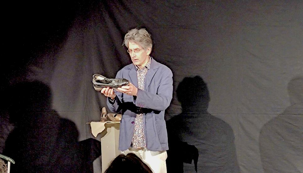 So wird ein Schuh draus: Andreas Schertenleib in «Kamikaze». Bild: V. Arzenton