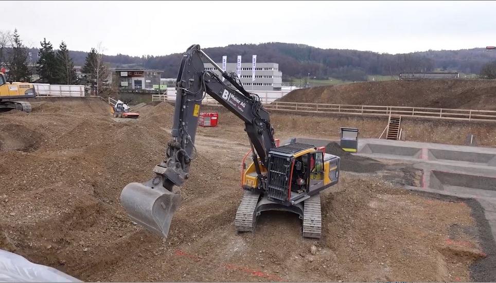 Hier sollen ein neues Pflegeheim, ein Demenzhaus sowie 24 Wohnungen entstehen. Bild: Screenshot Video/Nico Oechslin