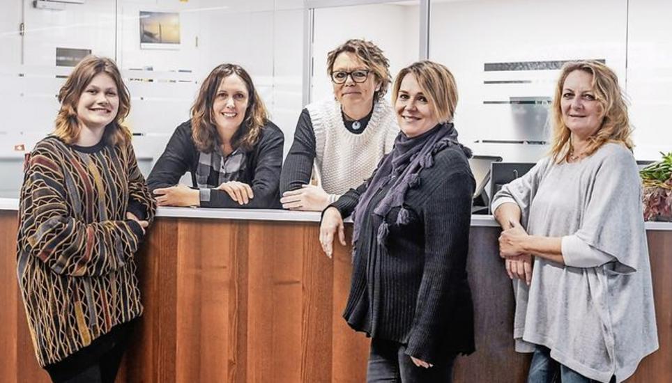 Am Empfang an der Vordergasse 58 werden Leserinnen und Leser sowie Interview-Gäste begrüsst. Bild: Melanie Duchene