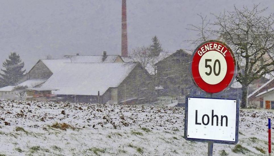 Das Wahrzeichen von Lohn ist das Tonwerk, dessen Umnutzung sich wegen eines Rekurses verzögert. Bild: Theo Kübler