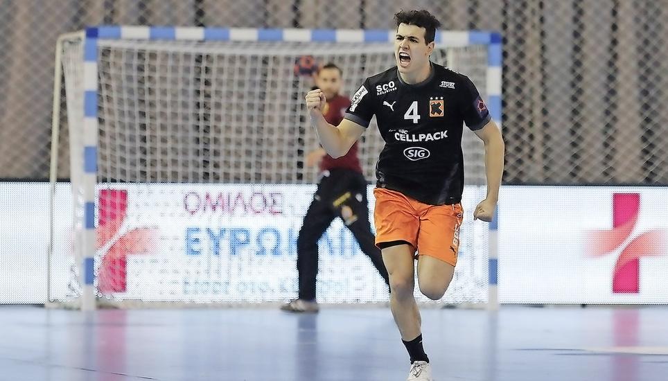 Samuel Zehnder jubelt: Er steuerte zum Sieg der Kadetten 6 der 31 Goals bei. Bild: EHF