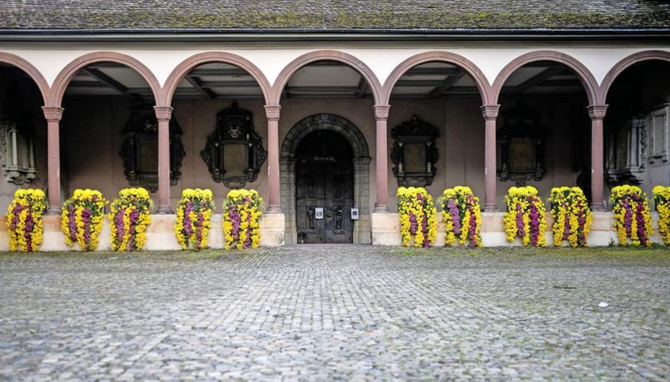 Das Weihnachtskonzert der Schaffhauser Schulen findet neu unter freiem Himmel in der Münstersenke statt. Von diesem Vorplatz aus werden rund 300 Zuschauerinnen und Zuschauer dem Konzert am Freitag beiwohnen können. BILD MELANIE DUCHENE