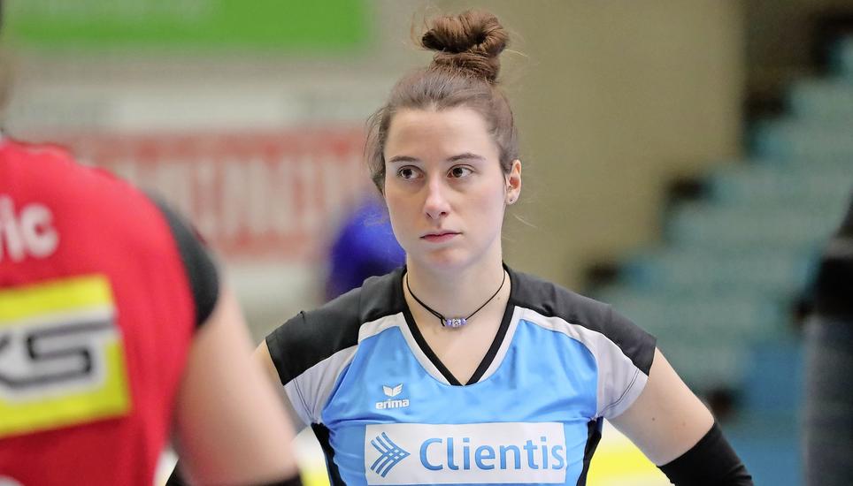 Die neue Libera Rebekka Merkofer bei ihrem ersten Einsatz mit dem VC Kanti am letzten Sonntag gegen Volley Toggenburg. Bild: Werner Schläpfer