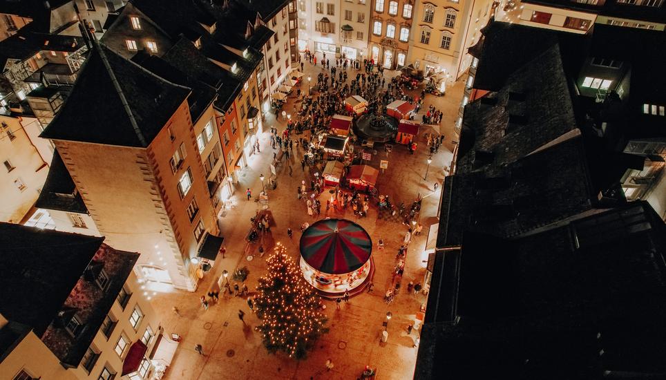 Für den Glühweinstand auf dem Fronwagplatz gibt es jetzt doch eine Art Happy End und einen neuen Standort. Bild: Roberta Fele