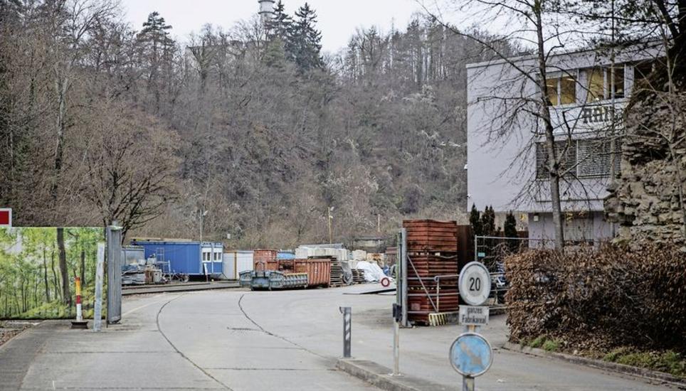 Die rechtlichen Grabenkämpfe rund um die Recyclinganlage dauern auch nach Erscheinen des Berichts an. Bild: zvg