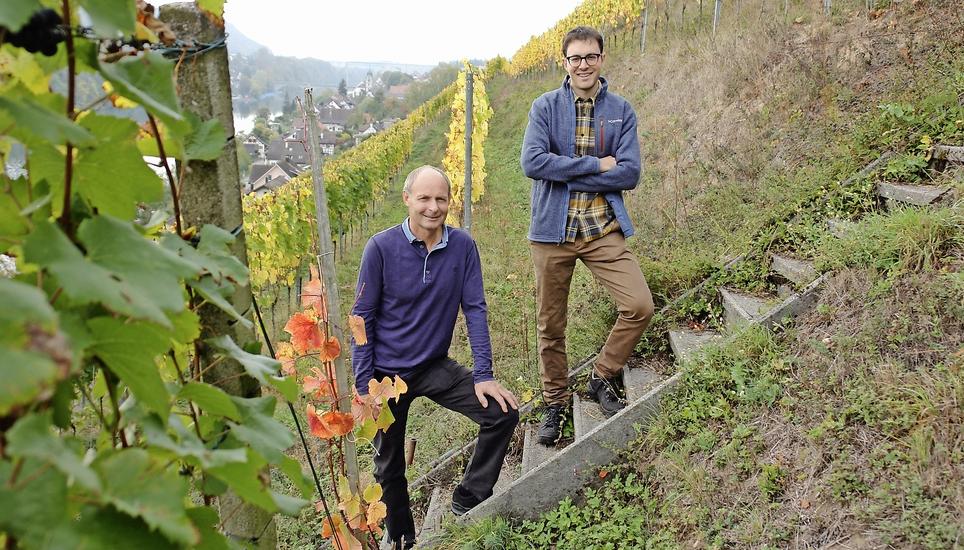 Nach 33 Jahren übergibt Urs Pircher (links) Gianmarco Ofner sein Weingut. Bild: zVg