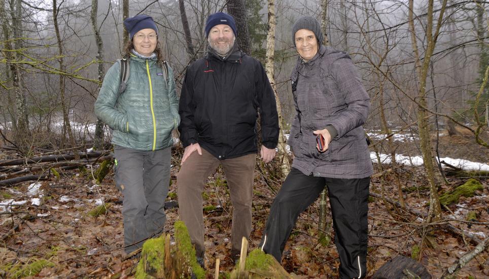 Karin, Ronald und Esther aus dem Grossraum Zürich haben auf dem Randen gefunden, was sie als «Geocatcher» suchten. Bilder: Theo Kübler